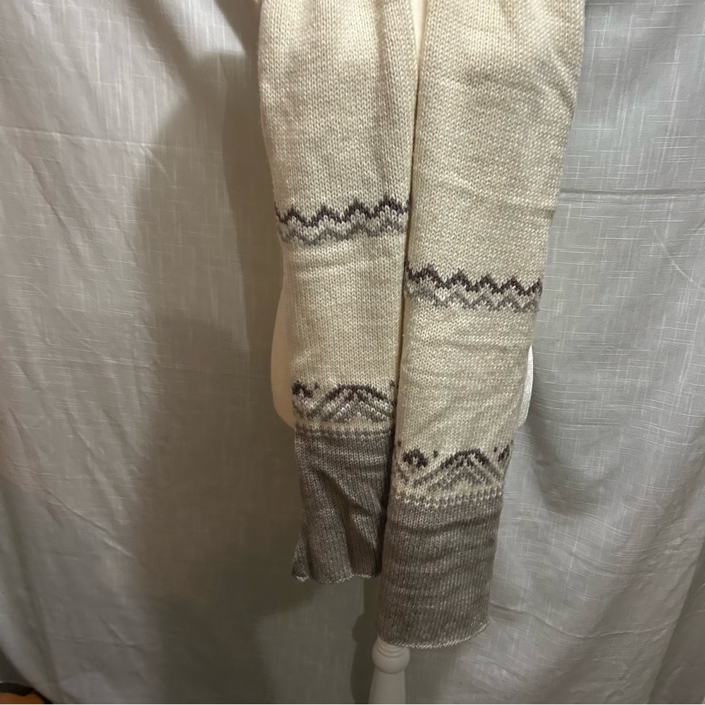 Long knitted scarf - Picture 1 of 3